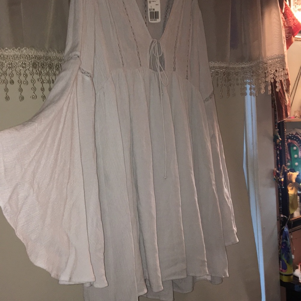 Forever 21 bell sleeve dress NWT - Picture 5 of 8
